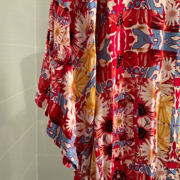 MINK PINK Floral Kimono - Picture 4 of 5